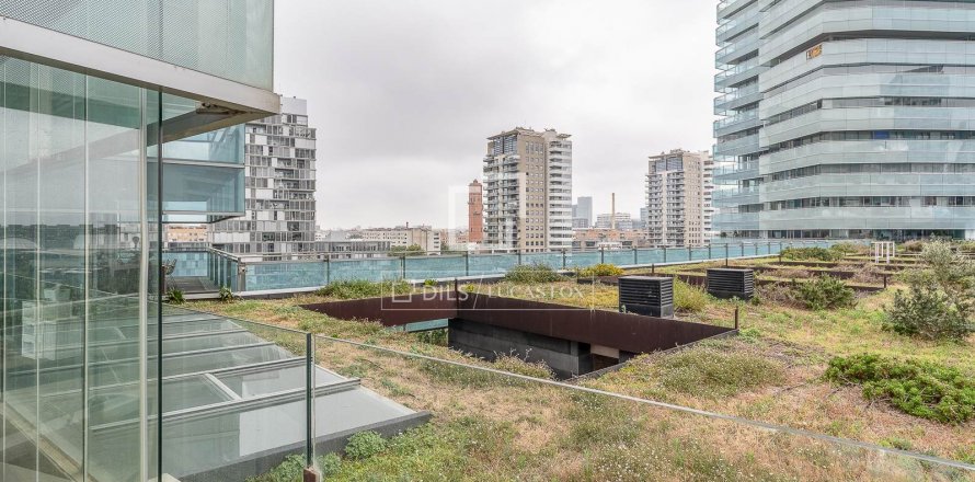 Apartamento de 4 dormitorios en venta en Barcelona, Cataluña, Spain № 8601