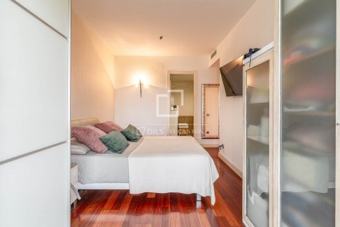 Apartamento de 4 dormitorios en venta en Barcelona, Cataluña, Spain № 8601 - foto 19