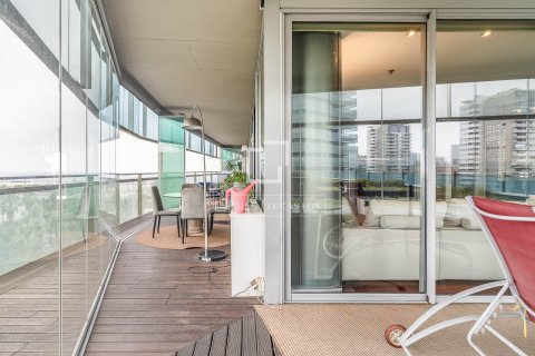 Apartamento de 4 dormitorios en venta en Barcelona, Cataluña, Spain № 8601 - foto 6