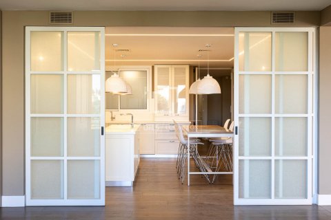 Apartamento de 5 dormitorios en venta en Barcelona, Cataluña, Spain № 8597 - foto 14