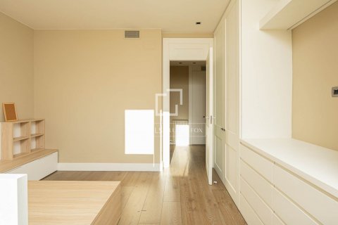 Apartamento de 5 dormitorios en venta en Barcelona, Cataluña, Spain № 8597 - foto 29
