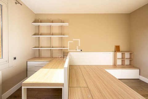 Apartamento de 5 dormitorios en venta en Barcelona, Cataluña, Spain № 8597 - foto 28