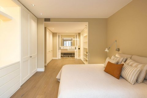 Apartamento de 5 dormitorios en venta en Barcelona, Cataluña, Spain № 8597 - foto 7