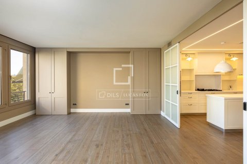 Apartamento de 5 dormitorios en venta en Barcelona, Cataluña, Spain № 8597 - foto 10
