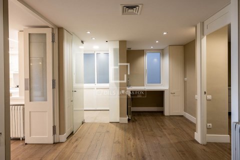 Apartamento de 5 dormitorios en venta en Barcelona, Cataluña, Spain № 8597 - foto 23