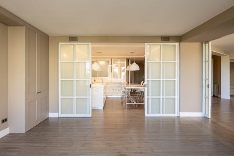 Apartamento de 5 dormitorios en venta en Barcelona, Cataluña, Spain № 8597 - foto 13