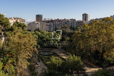 Apartamento de 5 dormitorios en venta en Barcelona, Cataluña, Spain № 8597 - foto 12