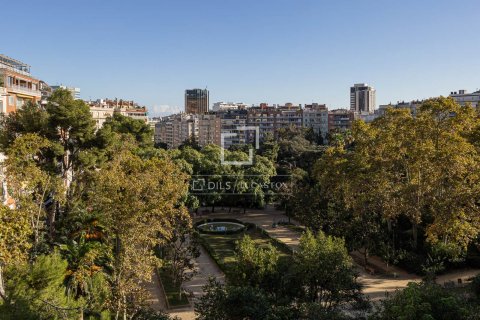 Apartamento de 5 dormitorios en venta en Barcelona, Cataluña, Spain № 8597 - foto 5