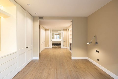 Apartamento de 5 dormitorios en venta en Barcelona, Cataluña, Spain № 8597 - foto 8