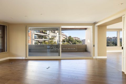 Apartamento de 5 dormitorios en venta en Barcelona, Cataluña, Spain № 8597 - foto 6