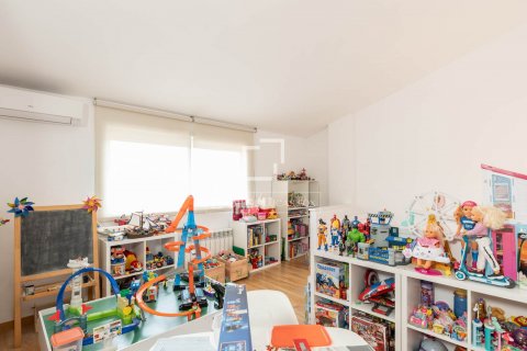 Villa de 5 dormitorios en venta en Sant Cugat del Vallès, Barcelona, Cataluña, Spain № 8600 - foto 22