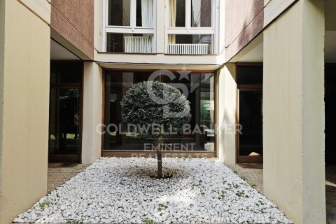 Apartamento de 6 dormitorios en venta en Barcelona, Cataluña, Spain № 5686 - foto 2