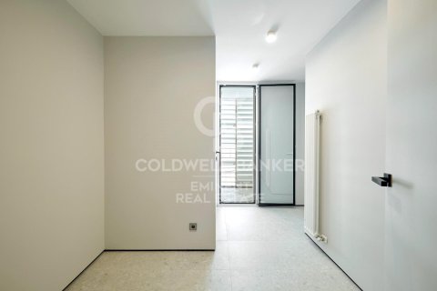 Apartamento de 6 dormitorios en venta en Barcelona, Cataluña, Spain № 5686 - foto 25