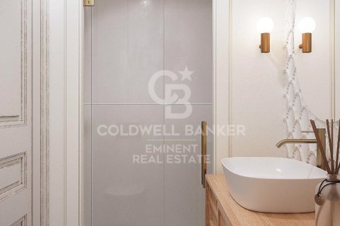 Apartamento de 4 dormitorios en venta en Barcelona, Cataluña, Spain № 5687 - foto 14
