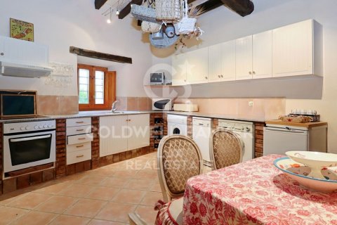 Сasa de 6 dormitorios en venta en Girona, Gerona, Cataluña, Spain № 5900 - foto 8