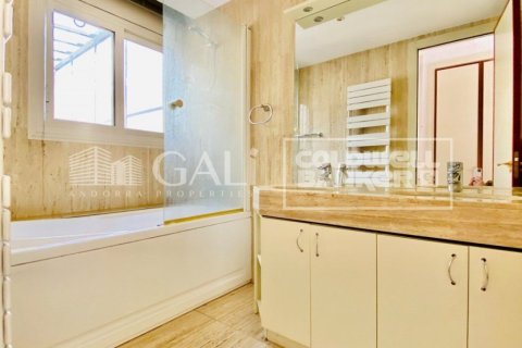Ático de 4 dormitorios en alquiler en Principado De Andorra (Ninguna Poblacion Tiene C.P.), Lérida, Cataluña, Spain № 7680 - foto 12