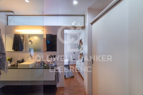 Apartamento de 2 dormitorios en venta en Barcelona, Cataluña, Spain № 7677 - foto 4