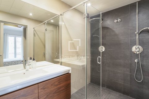 Apartamento de 2 dormitorios en venta en Barcelona, Cataluña, Spain № 3952 - foto 29