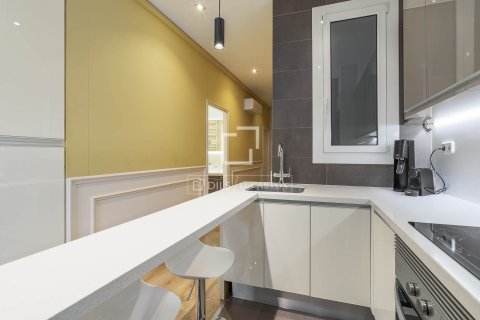 Apartamento de 2 dormitorios en venta en Barcelona, Cataluña, Spain № 3952 - foto 15
