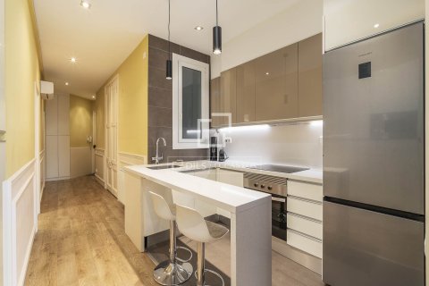 Apartamento de 2 dormitorios en venta en Barcelona, Cataluña, Spain № 3952 - foto 11