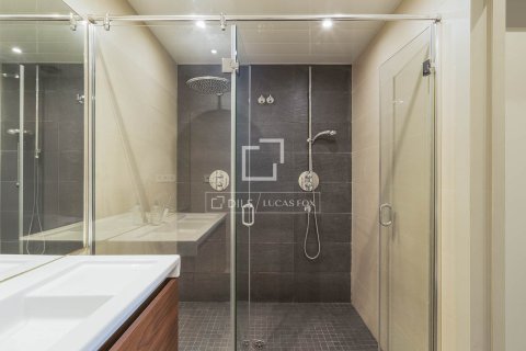 Apartamento de 2 dormitorios en venta en Barcelona, Cataluña, Spain № 3952 - foto 28