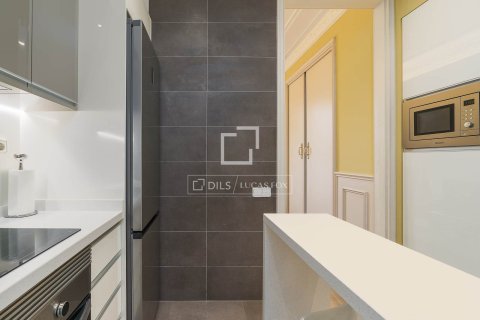 Apartamento de 2 dormitorios en venta en Barcelona, Cataluña, Spain № 3952 - foto 14