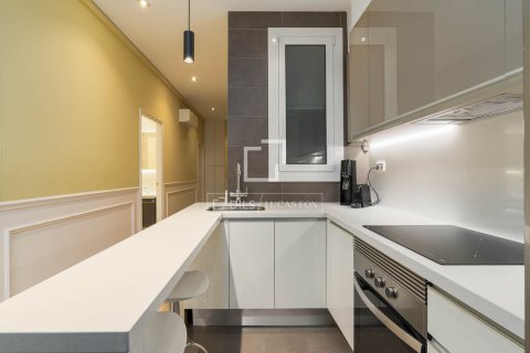 Apartamento de 2 dormitorios en venta en Barcelona, Cataluña, Spain № 3952 - foto 16