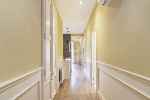 Apartamento de 2 dormitorios en venta en Barcelona, Cataluña, Spain № 3952 - foto 17