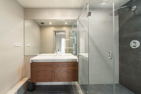 Apartamento de 2 dormitorios en venta en Barcelona, Cataluña, Spain № 3952 - foto 27
