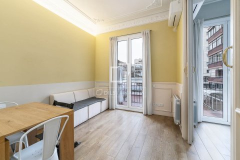 Apartamento de 2 dormitorios en venta en Barcelona, Cataluña, Spain № 3952 - foto 30