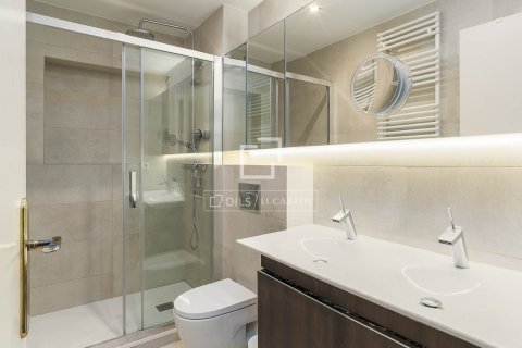 Apartamento de 2 dormitorios en venta en Barcelona, Cataluña, Spain № 3952 - foto 18