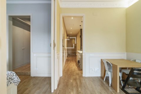 Apartamento de 2 dormitorios en venta en Barcelona, Cataluña, Spain № 3952 - foto 4