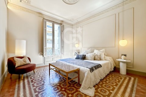 Apartamento de 2 dormitorios en venta en Barcelona, Cataluña, Spain № 7725 - foto 18