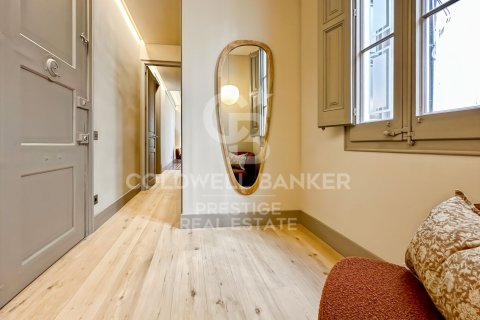 Apartamento de 2 dormitorios en venta en Barcelona, Cataluña, Spain № 7725 - foto 2