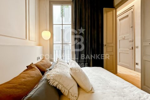 Apartamento de 2 dormitorios en venta en Barcelona, Cataluña, Spain № 7725 - foto 6