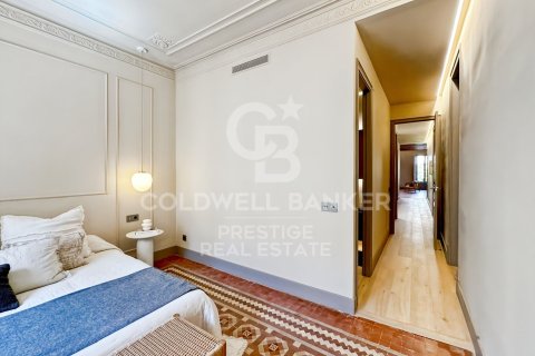 Apartamento de 2 dormitorios en venta en Barcelona, Cataluña, Spain № 7725 - foto 17