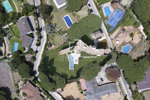 Villa de 6 dormitorios en venta en Sant Andreu de Llavaneres, Barcelona, Cataluña, Spain № 3919 - foto 17
