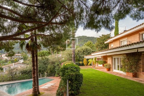 Villa de 6 dormitorios en venta en Premia De Dalt, Barcelona, Cataluña, Spain № 3915