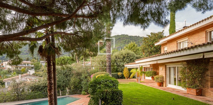 6 bedrooms villa for sale in Premia De Dalt, Barcelona, Catalonia, Spain № 3915