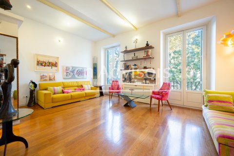 2 bedrooms apartment for sale in Barcelona, Catalonia, Spain № 2874 - photo 3