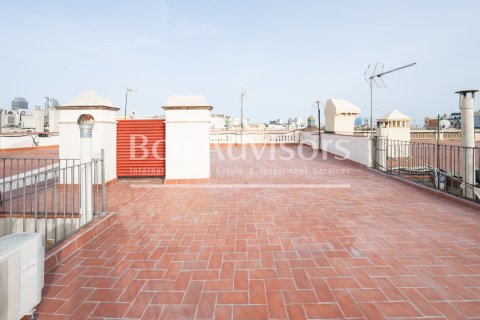 Ático de 3 dormitorios en venta en Barcelona, Cataluña, Spain № 2877 - foto 22
