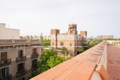 Ático de 3 dormitorios en venta en Barcelona, Cataluña, Spain № 2877 - foto 2
