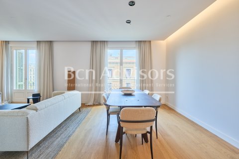 Apartamento de 2 dormitorios en venta en Barcelona, Cataluña, Spain № 2876 - foto 4