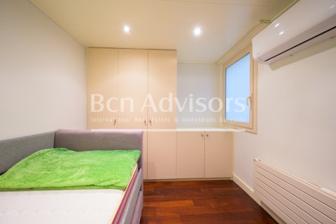 Apartamento de 2 dormitorios en venta en Barcelona, Cataluña, Spain № 2871 - foto 28