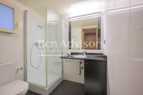 Apartamento de 2 dormitorios en venta en Barcelona, Cataluña, Spain № 2871 - foto 30