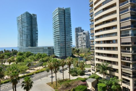 Apartamento de 4 dormitorios en venta en Barcelona, Cataluña, Spain № 7620 - foto 20