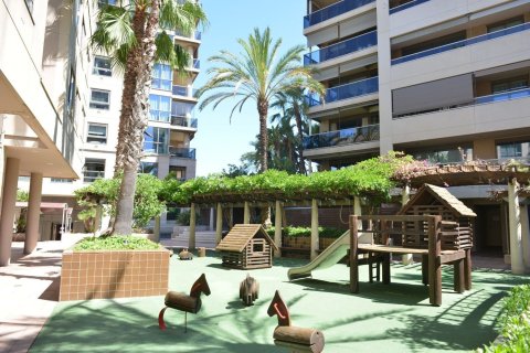 Apartamento de 4 dormitorios en venta en Barcelona, Cataluña, Spain № 7620 - foto 27