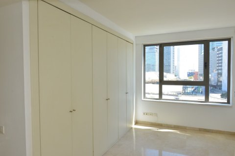 Apartamento de 4 dormitorios en venta en Barcelona, Cataluña, Spain № 7620 - foto 8
