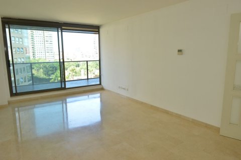 Apartamento de 4 dormitorios en venta en Barcelona, Cataluña, Spain № 7620 - foto 3