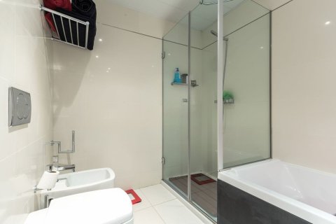 Купить квартиру в Барселона, Испания с 4 комнаты, 145м², № 7616 - фото 22